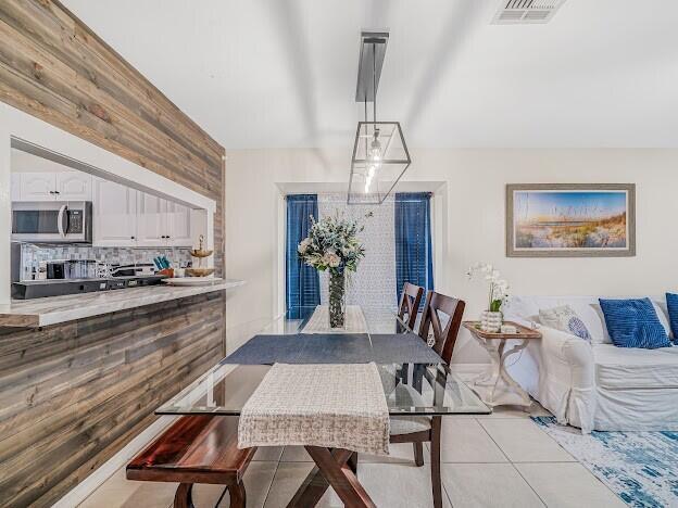 VILLAS OF WINDMILL POINT - Residential