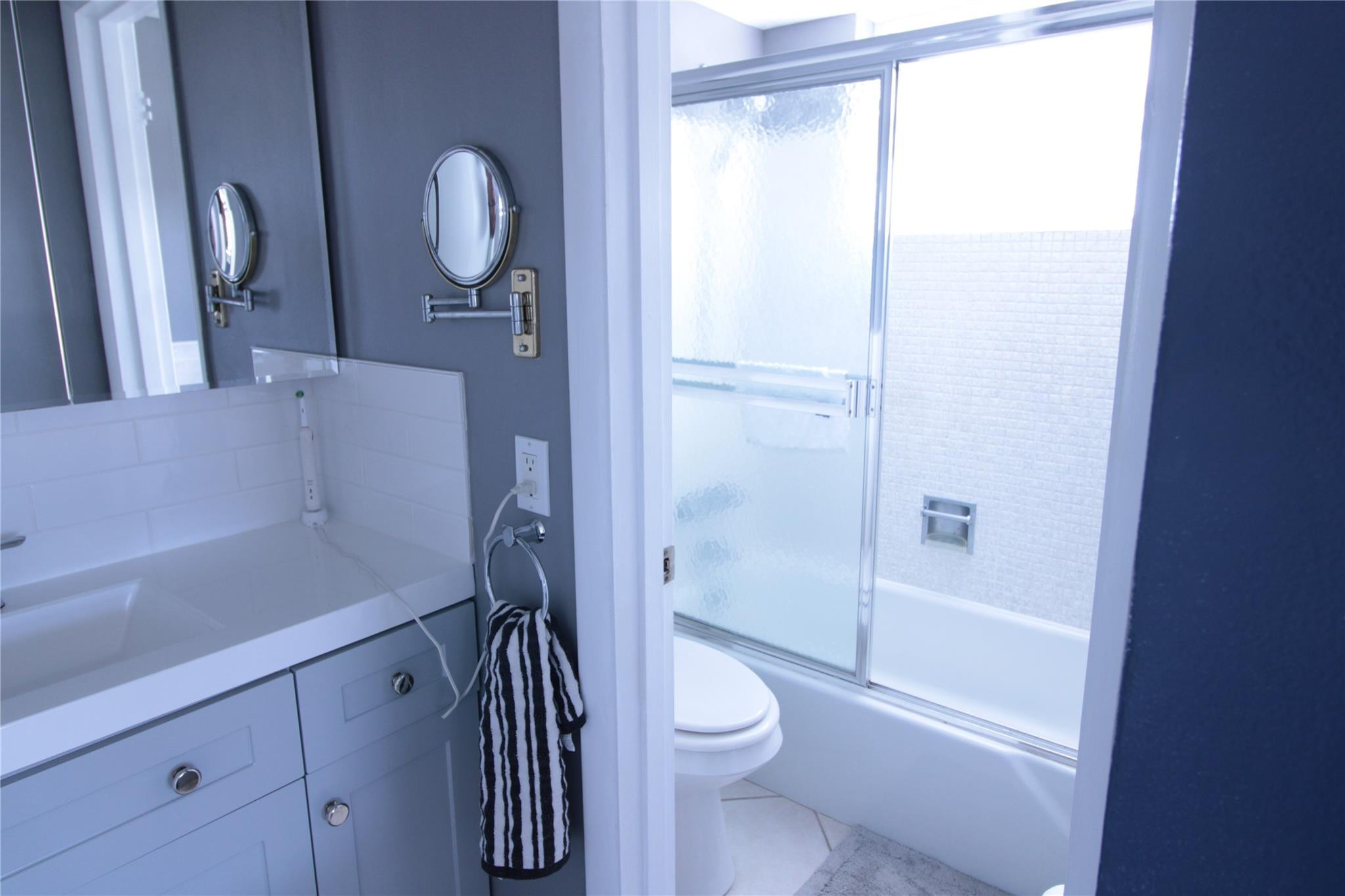 Isle Of Paradise Co-Op D - Residential Lease