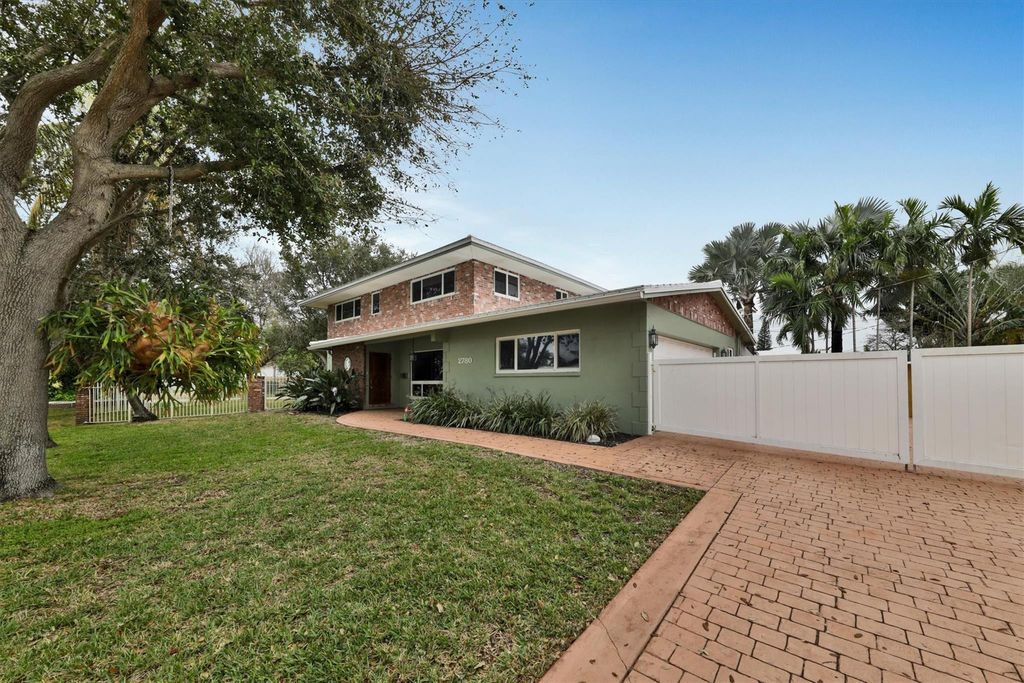 Photo of 2780 SE 5th Court, Pompano Beach, FL 33062 (MLS # F10552521)