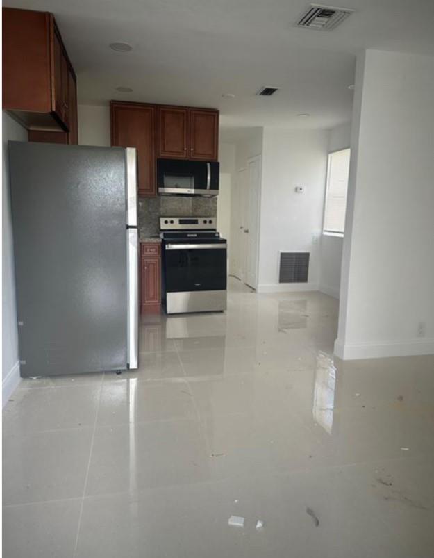 Hollywood Park 4-19 B - Residential Lease