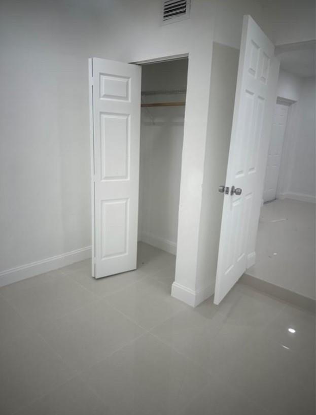 Hollywood Park 4-19 B - Residential Lease