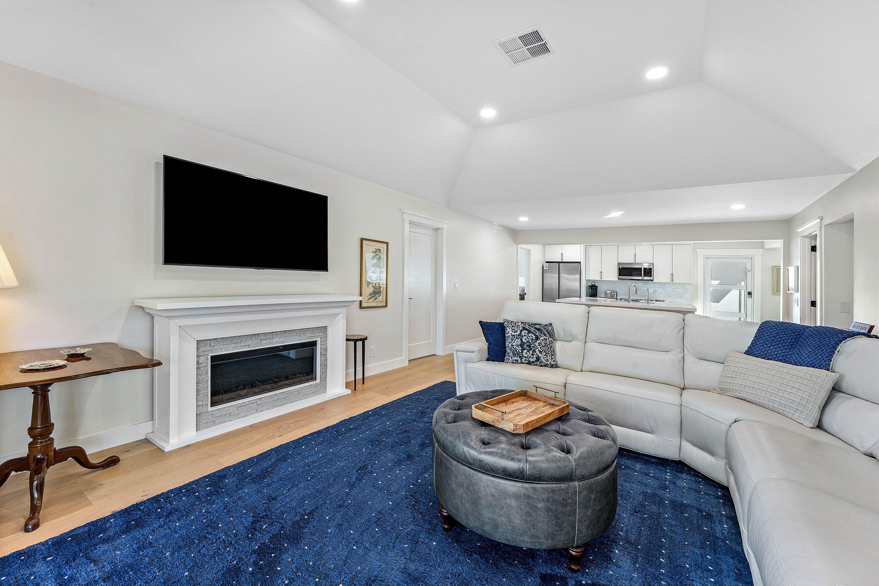 EASTPOINTE COUNTRY CLUB 1 - Residential