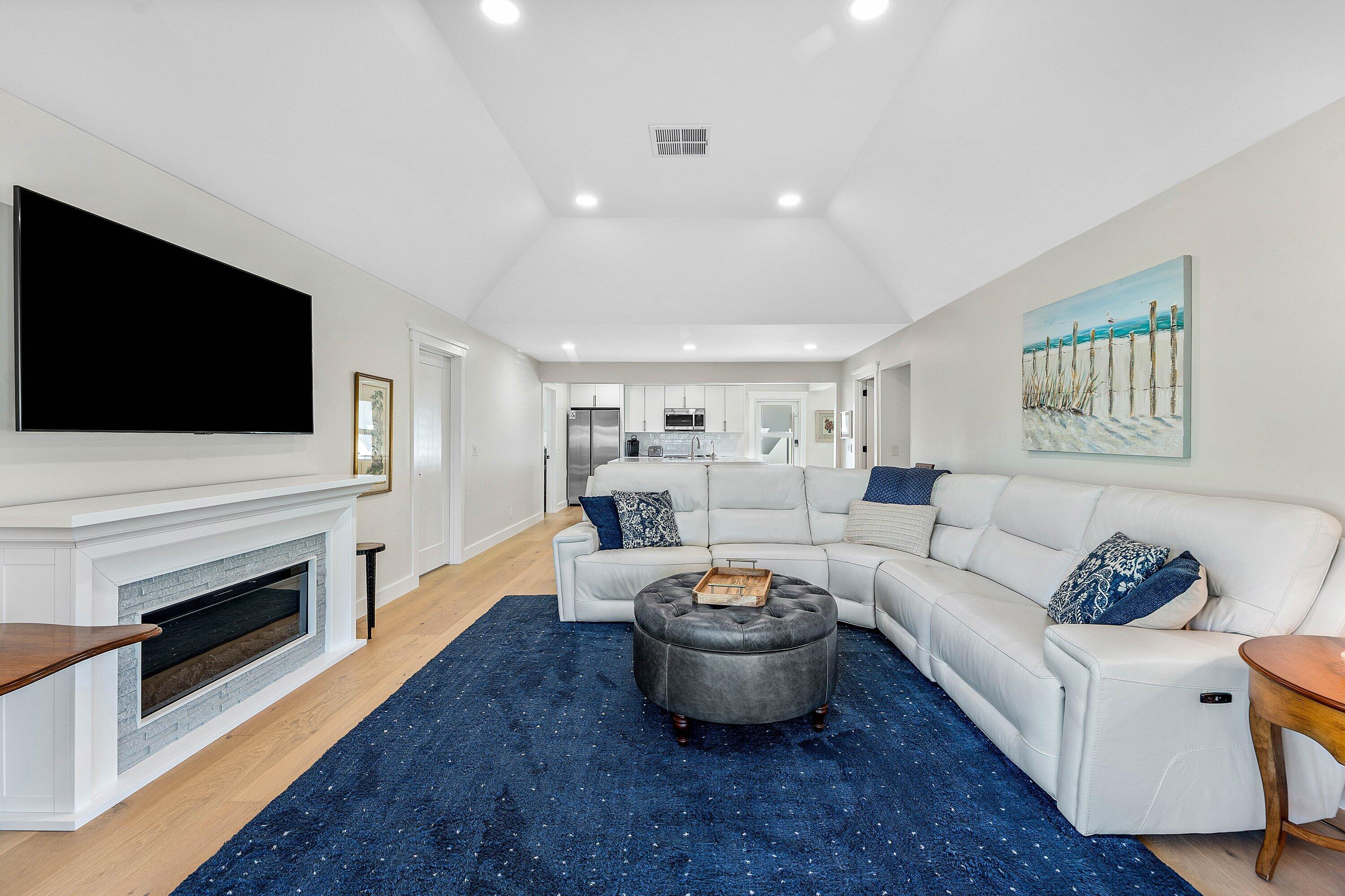 EASTPOINTE COUNTRY CLUB 1 - Residential