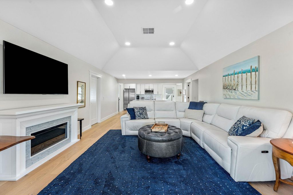 Photo of 13731 Eastpointe Way, Palm Beach Gardens, FL 33418 (MLS # R11141812)