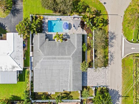 Single Family Residence in Fort Lauderdale FL 5496 22nd Ave Ave 2.jpg