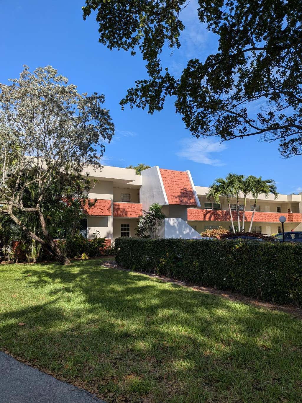 Photo of 907 Cypress Terrace #205, Pompano Beach, FL 33069 (MLS # B26069108)