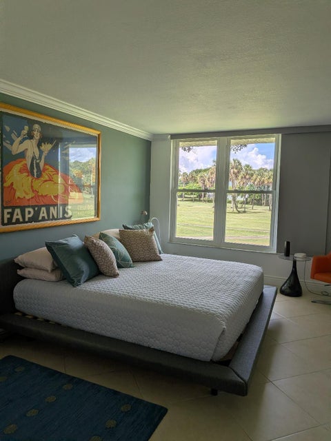 Tiny photo for 907 Cypress Terrace #205, Pompano Beach, FL 33069 (MLS # B26069108)