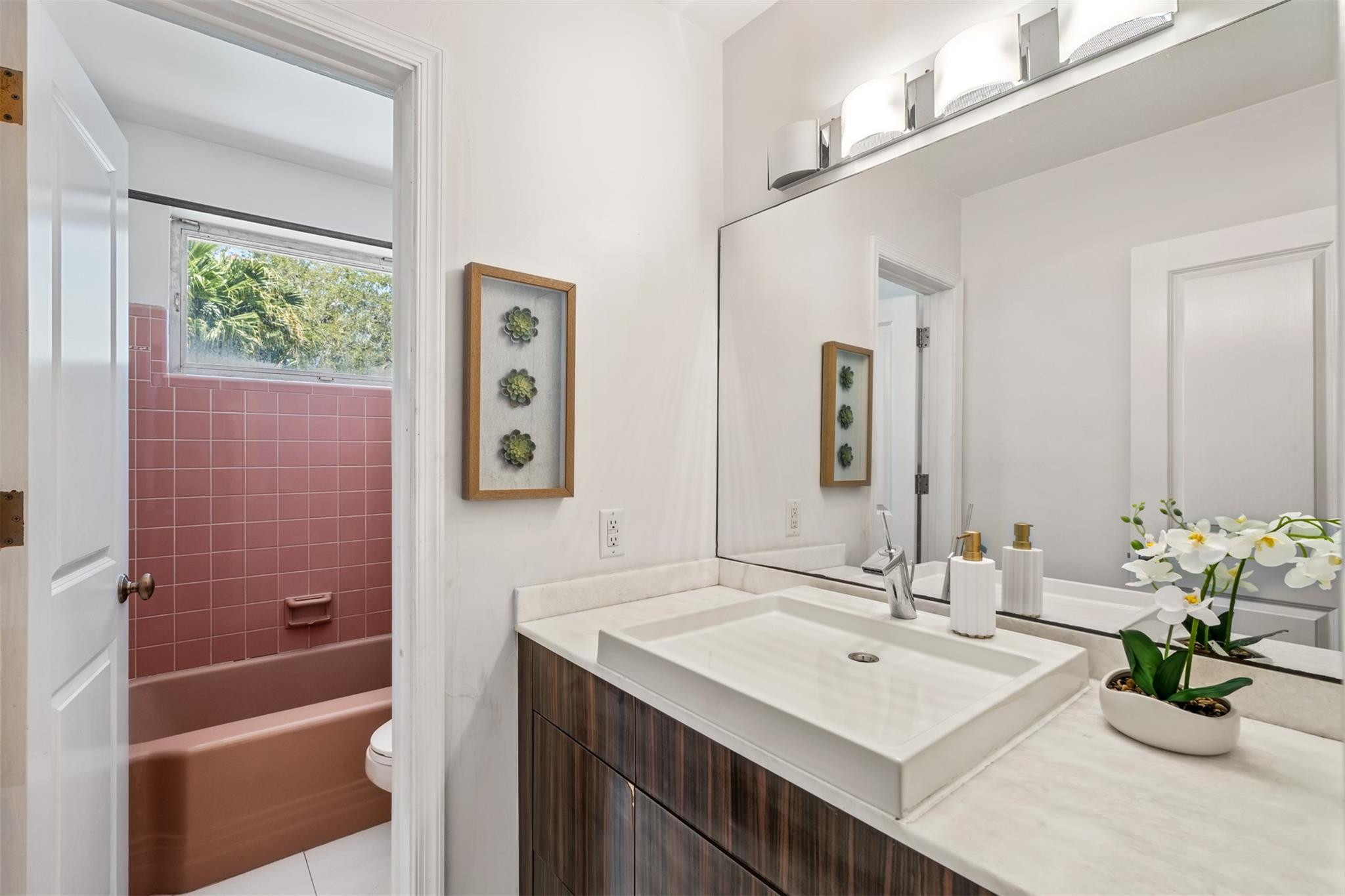 HOLLYWOOD LAKES SECTION - Residential