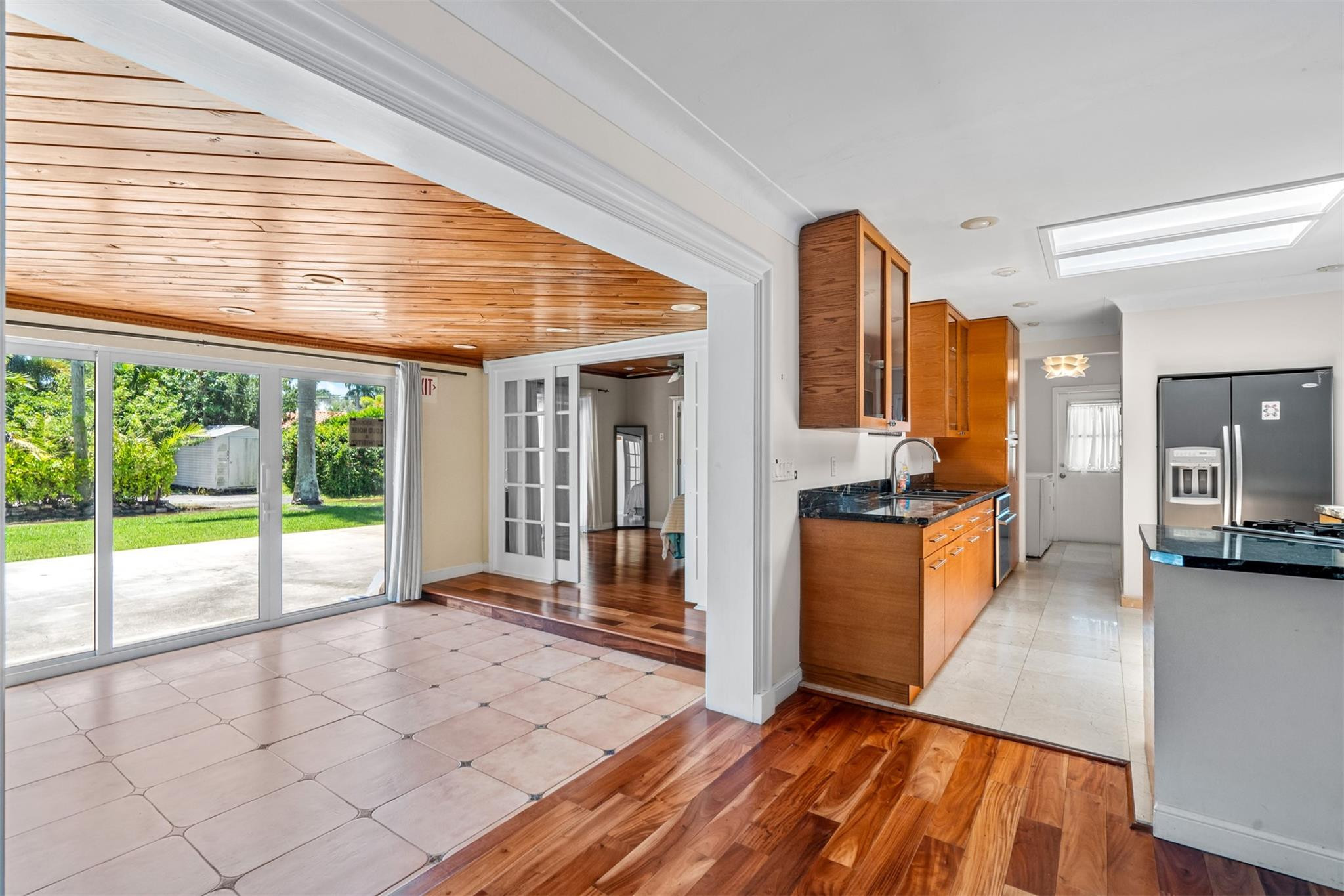 HOLLYWOOD LAKES SECTION - Residential