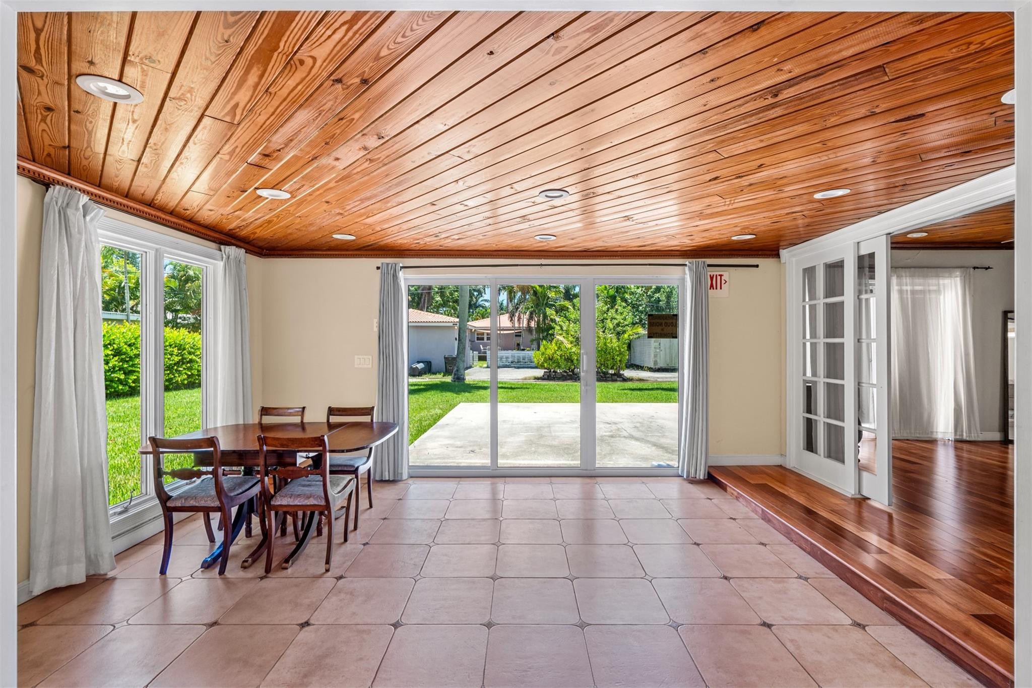 HOLLYWOOD LAKES SECTION - Residential