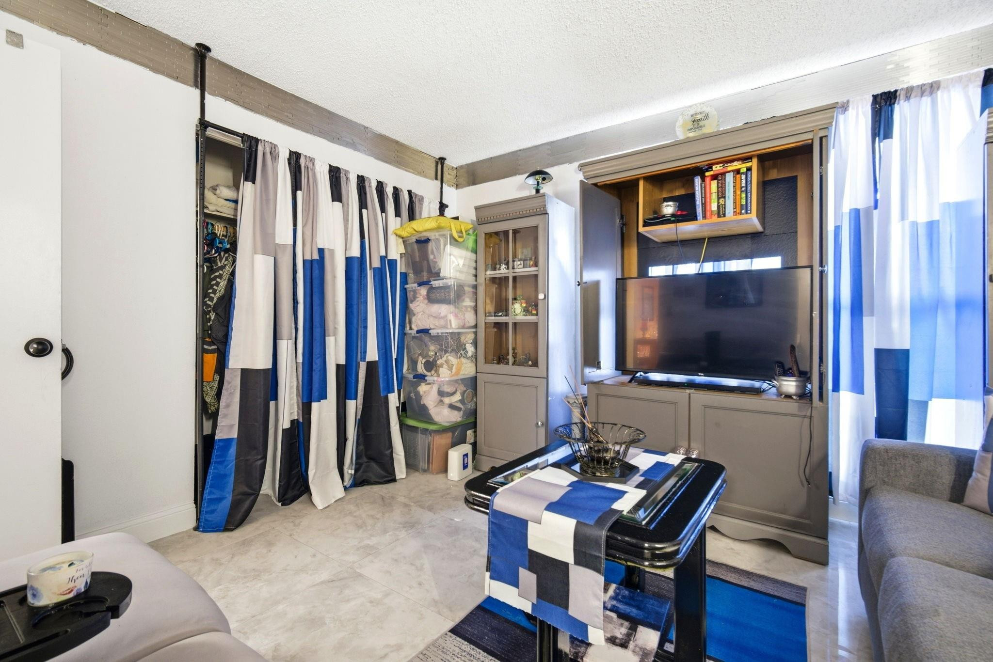 TAM O SHANTER VILLAS - Residential