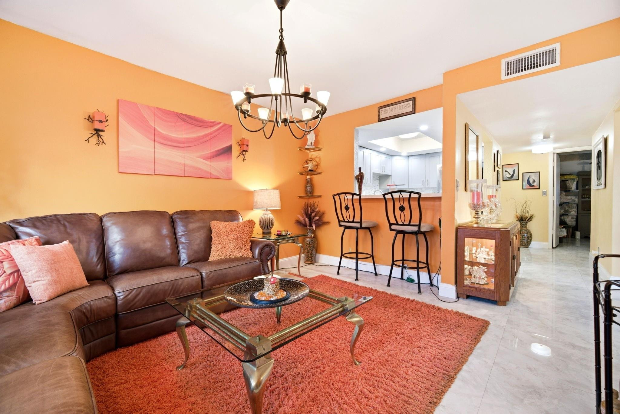 TAM O SHANTER VILLAS - Residential