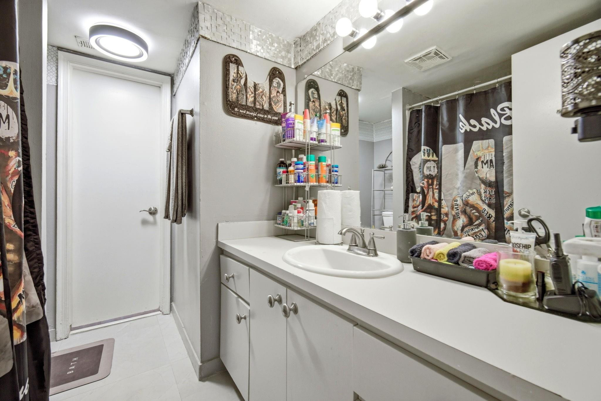 TAM O SHANTER VILLAS - Residential