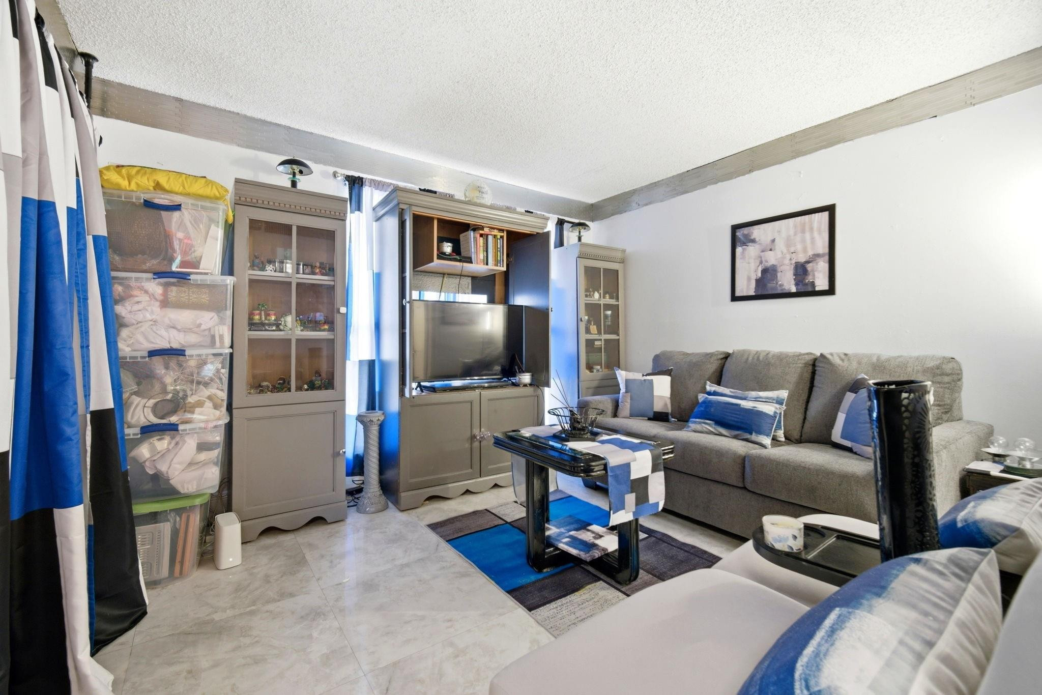 TAM O SHANTER VILLAS - Residential