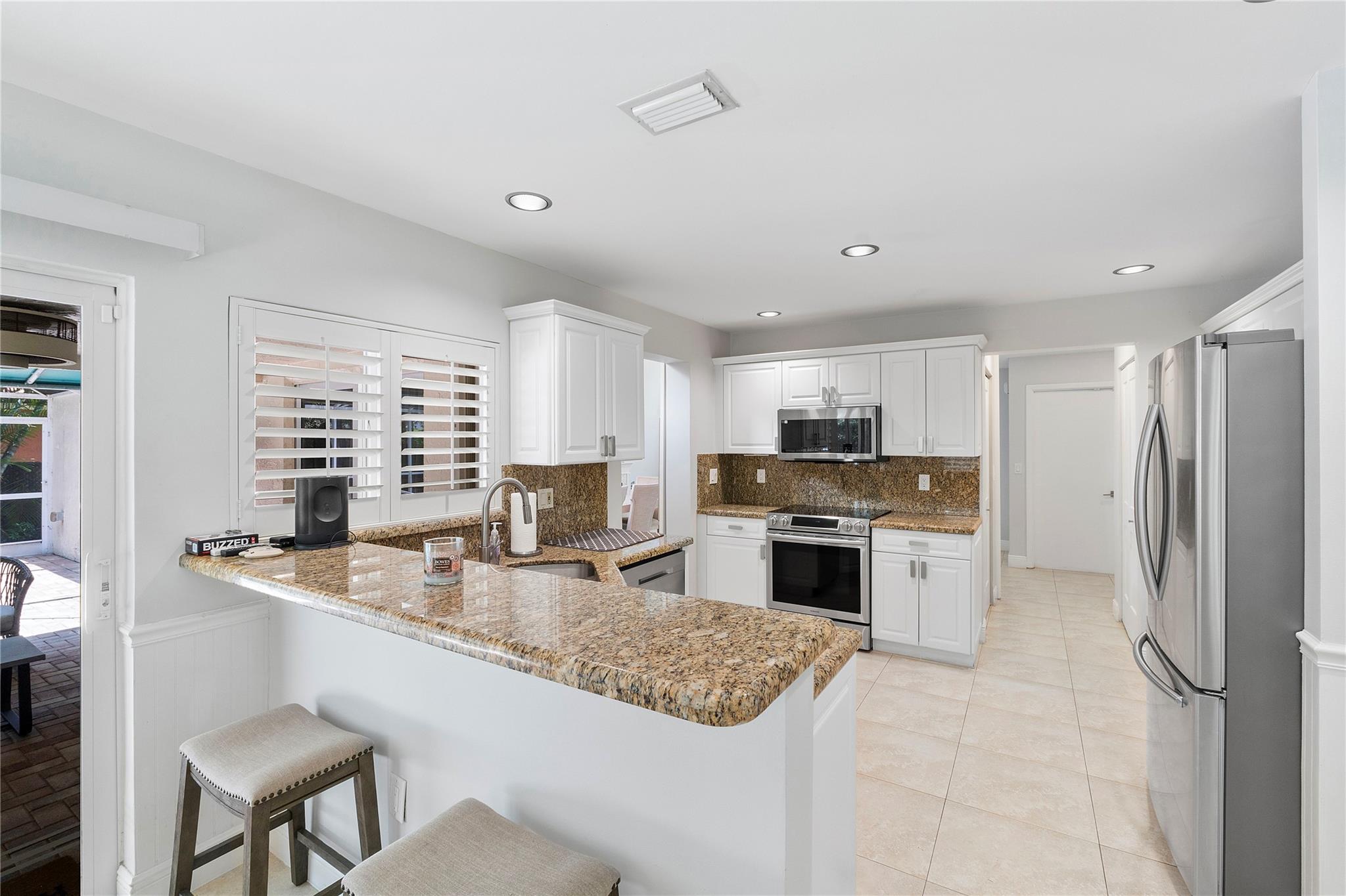 4280 NW 53RD CT, Coconut Creek, FL, 33073/$749,900 2 4280 NW 53RD CT