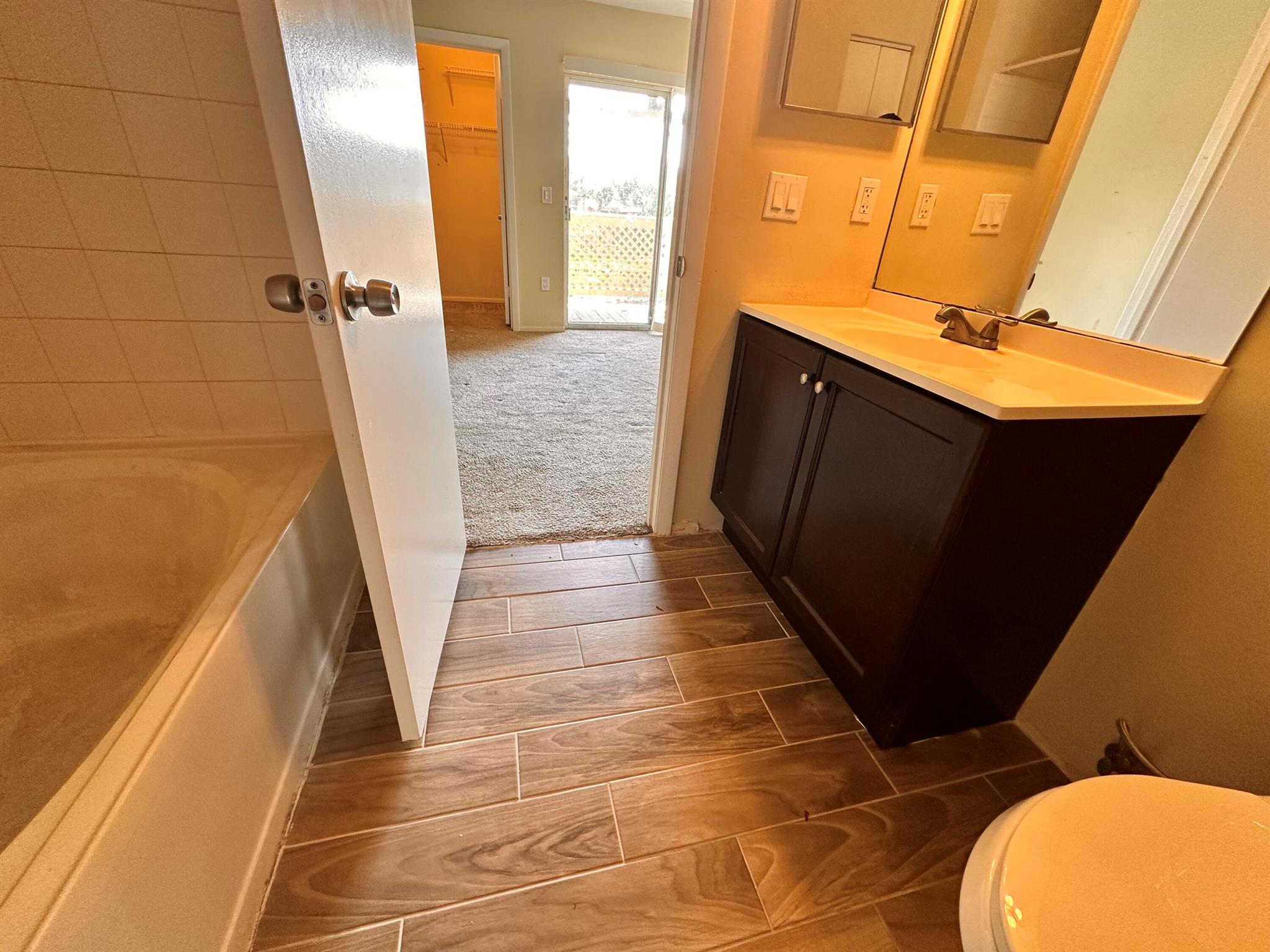 PALM LAKE CONDO - Residential Lease