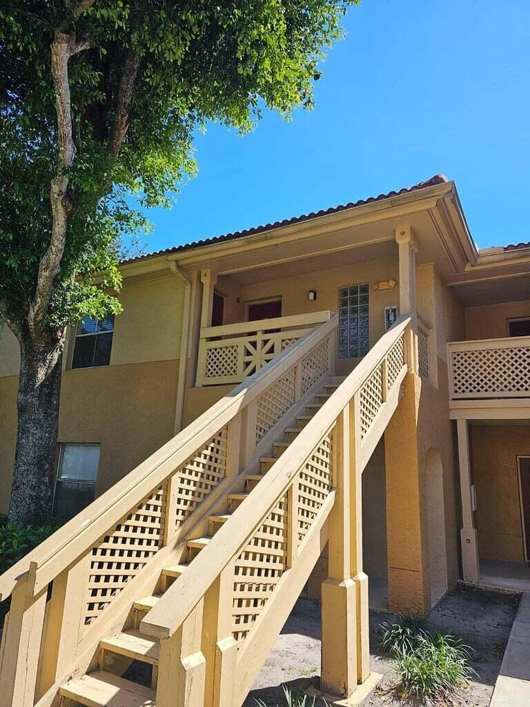 PALM LAKE CONDO - Residential Lease