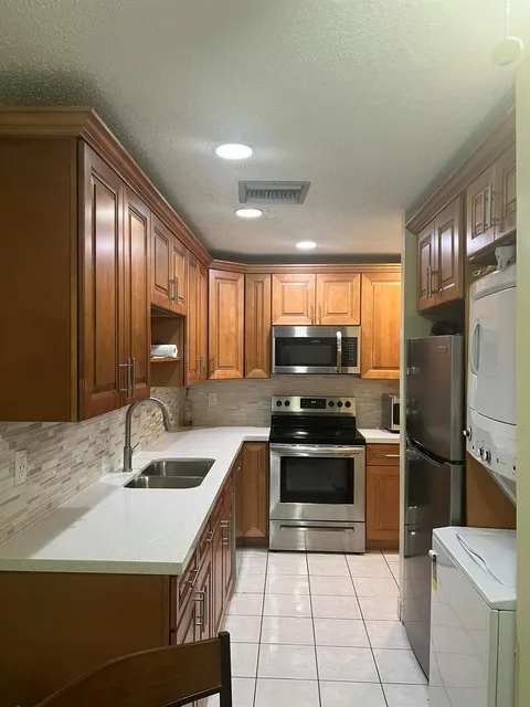1835 NW 18th Street Unit 104, Delray Beach, FL MLS: R11083497