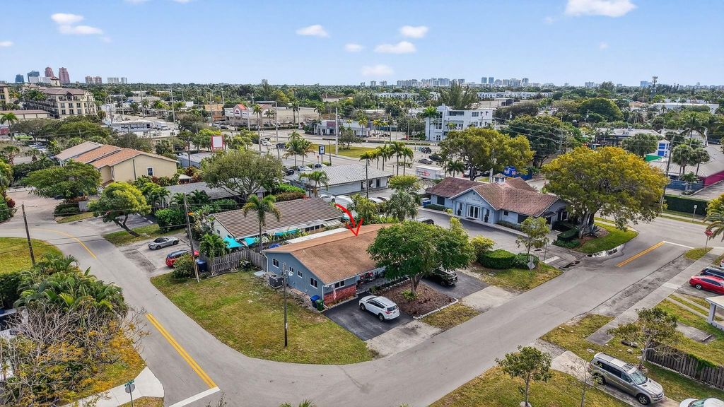 Photo of 2608 NE 10th Avenue, Wilton Manors, FL 33334 (MLS # F10550162)