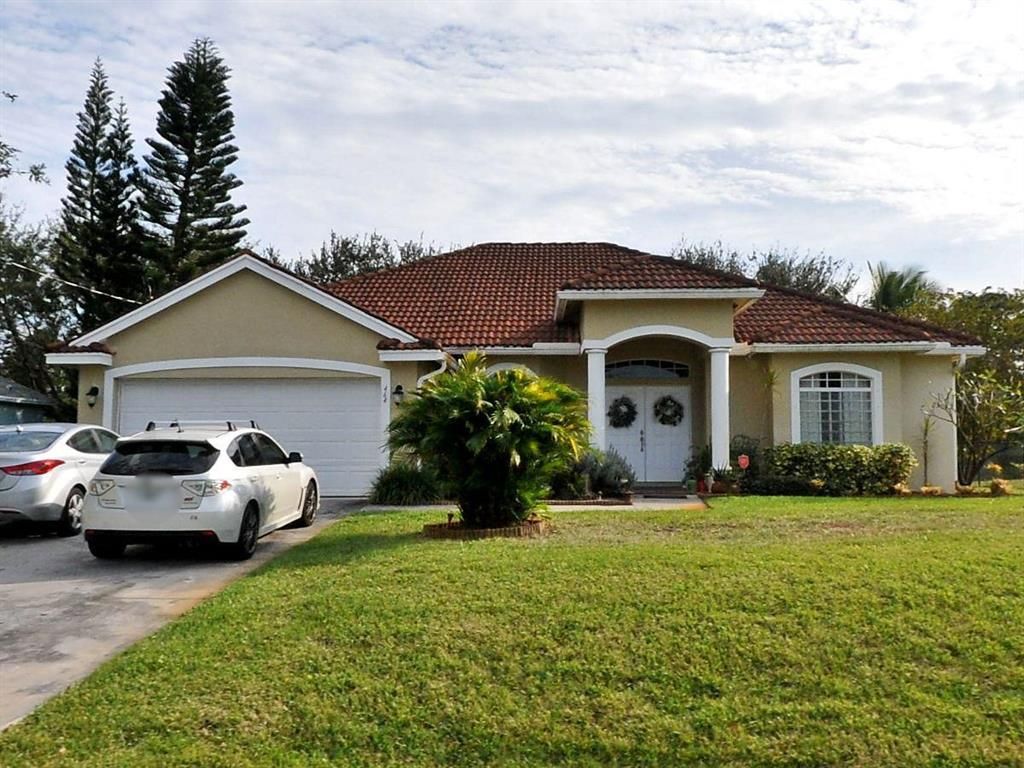 Photo of 464 SW Balfour Avenue, Port Saint Lucie, FL 34953 (MLS # R10880888)