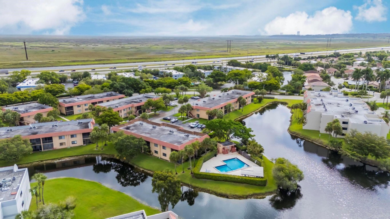 RACQUET CLUB APARTMENTS A - Residential