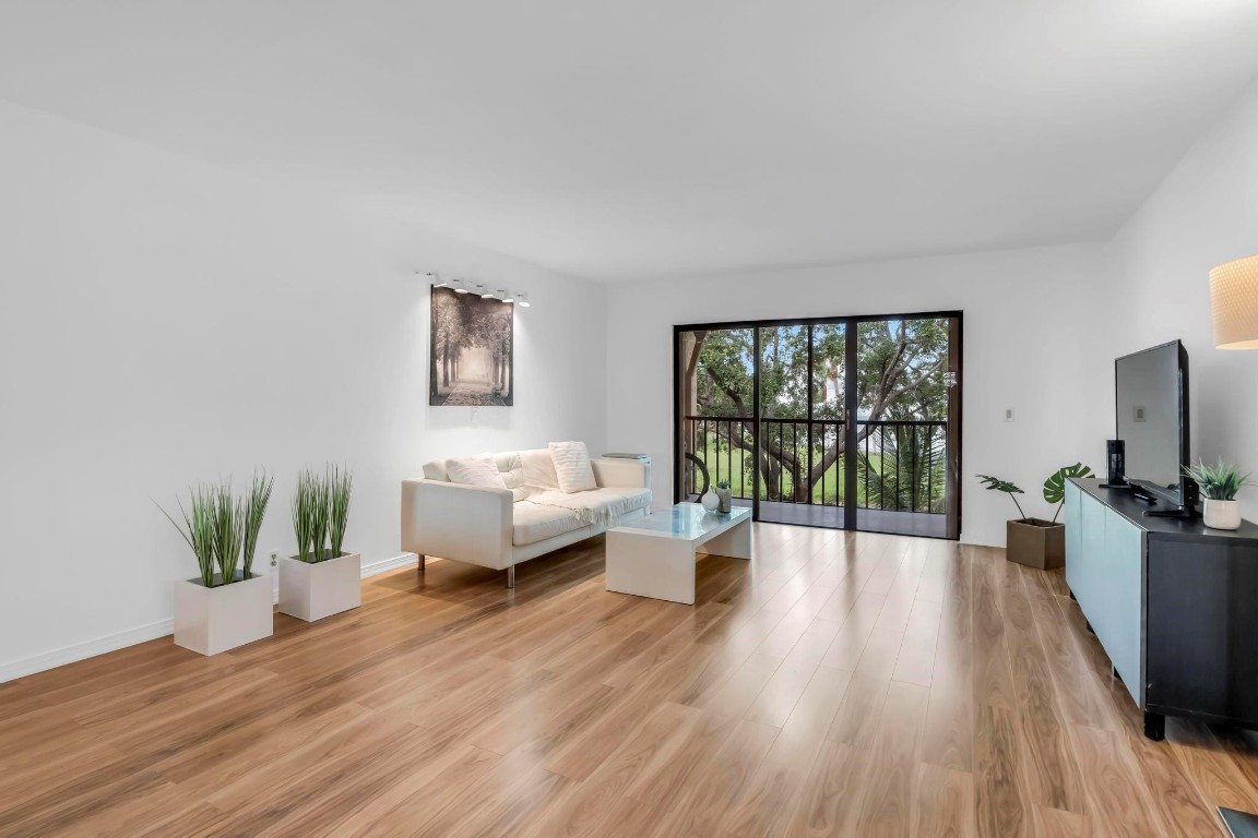 RACQUET CLUB APARTMENTS A - Residential