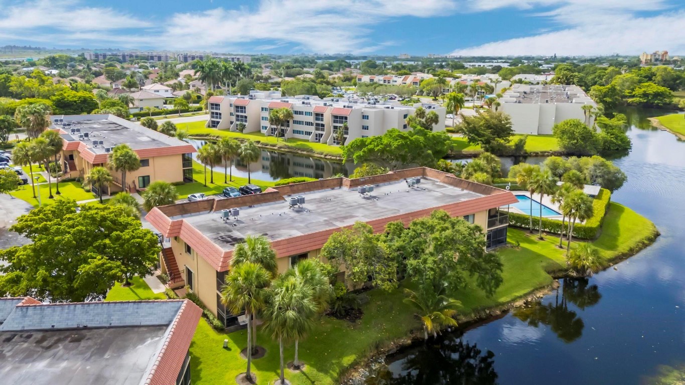 RACQUET CLUB APARTMENTS A - Residential