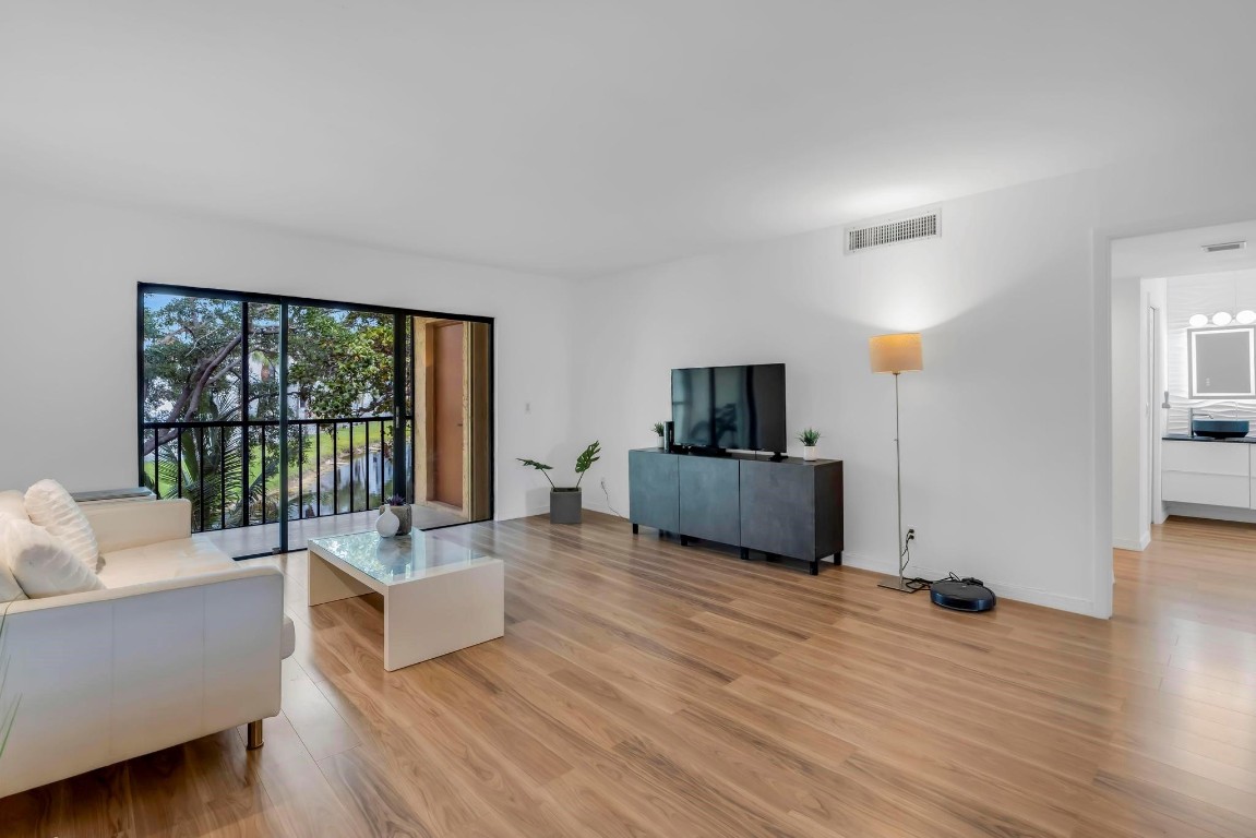 RACQUET CLUB APARTMENTS A - Residential