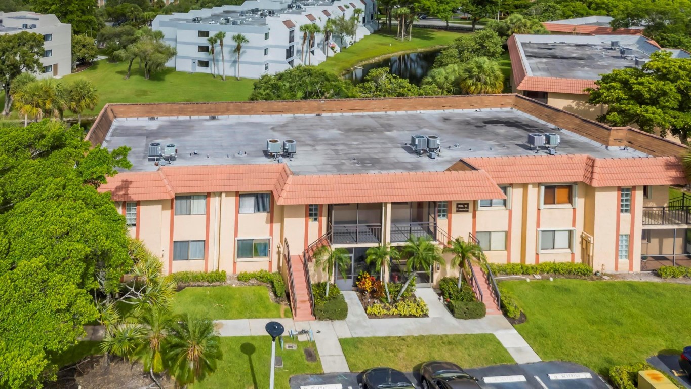 RACQUET CLUB APARTMENTS A - Residential