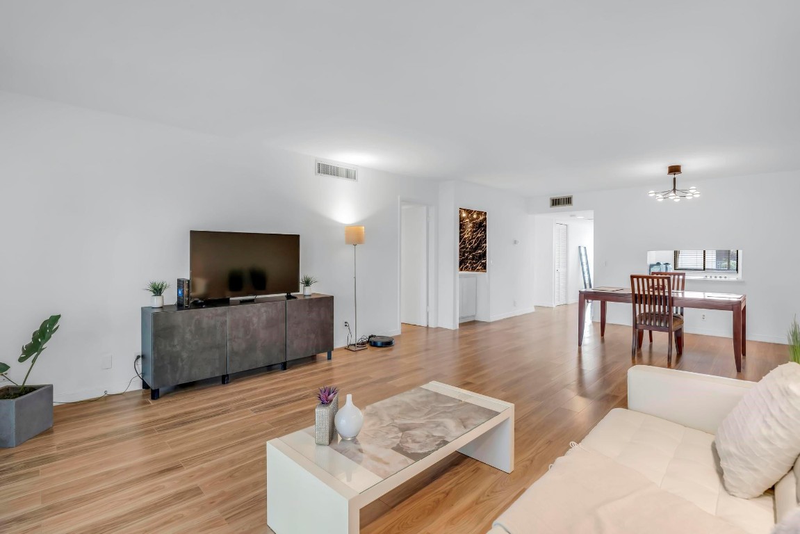 RACQUET CLUB APARTMENTS A - Residential