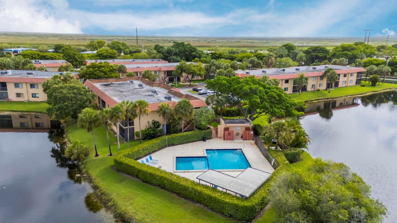 RACQUET CLUB APARTMENTS A - Residential