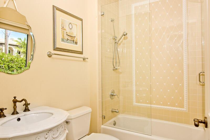 POINSETTIA GARDENS 29-32 - Residential