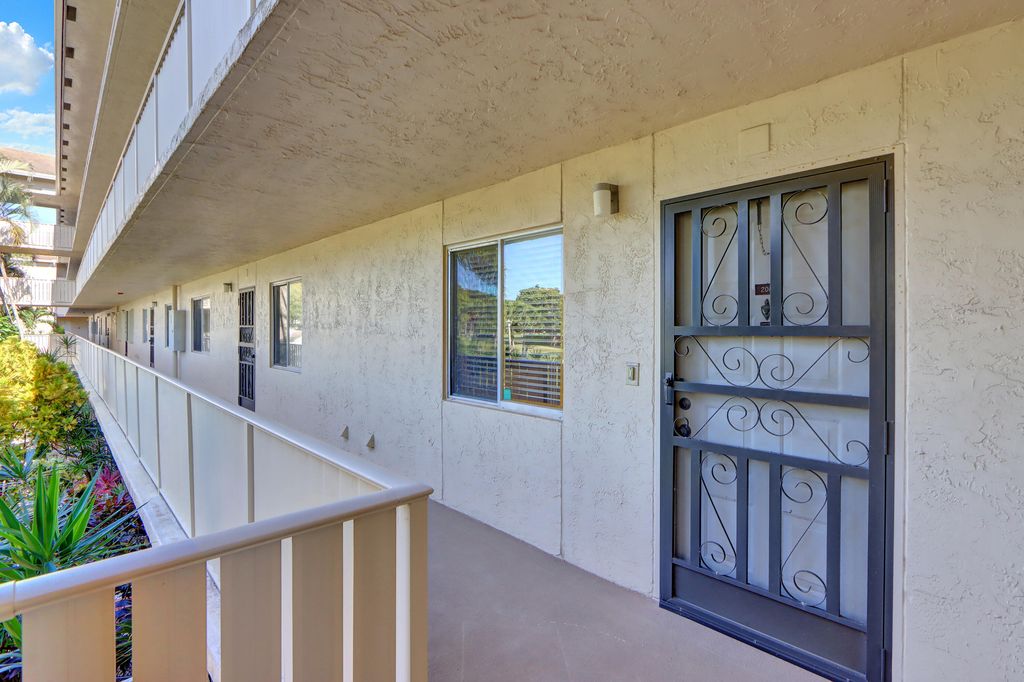 Photo of 7192 Huntington Lane #208, Delray Beach, FL 33446 (MLS # R11159490)