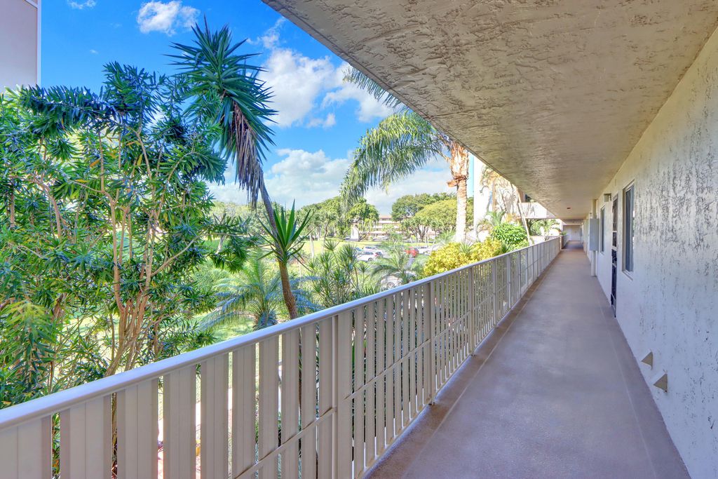 Photo of 7192 Huntington Lane #208, Delray Beach, FL 33446 (MLS # R11159490)