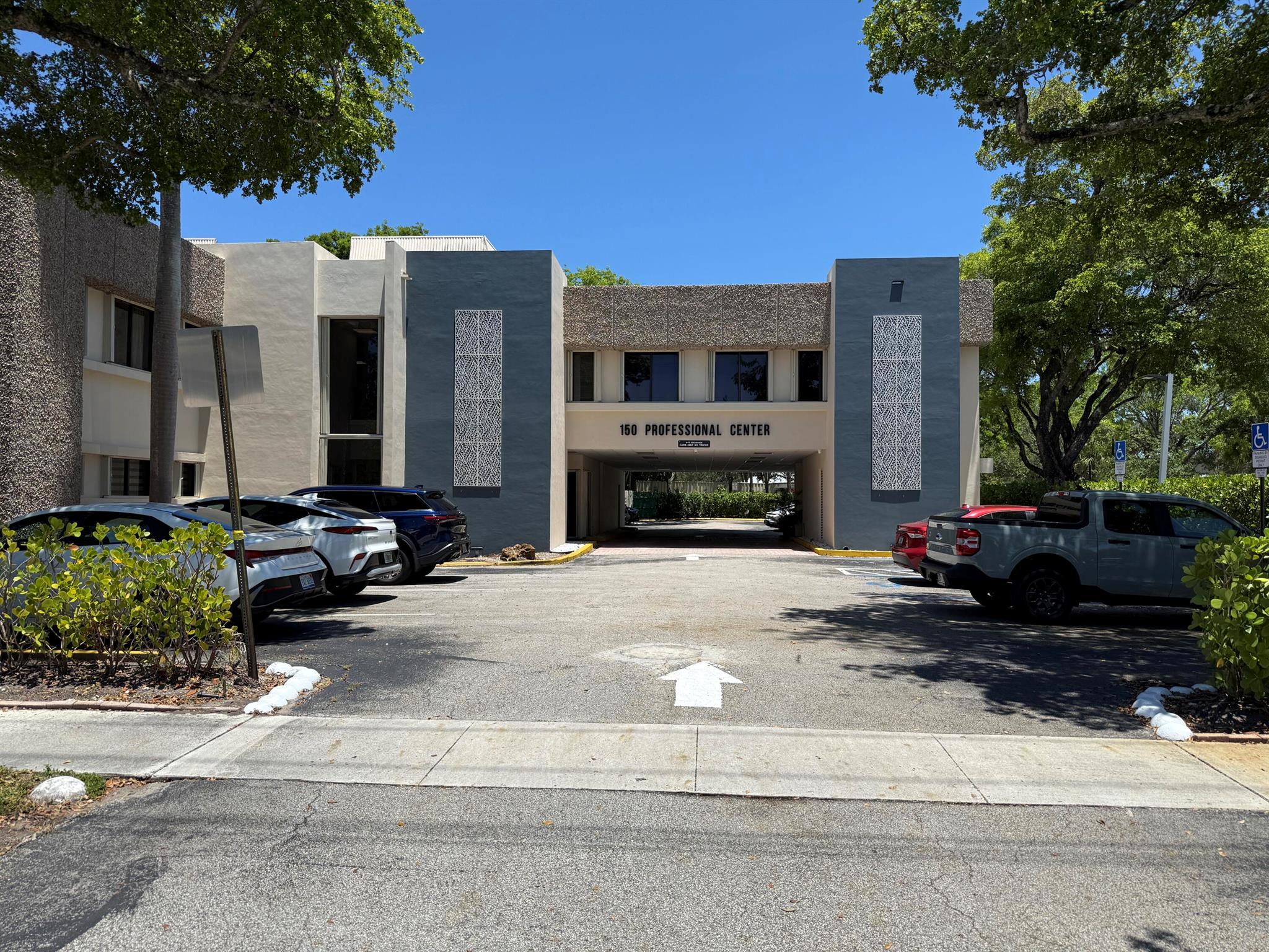 Take advantage of this incredible opportunity to lease a 4 room 2 bathroom medical/office space in the heart of Plantation!This professionally designed suite features a welcoming lobby/reception area, 3 private offices, and 2private restrooms--all within a compact and highly efficient layout. The space is wheelchair accessible, filled with abundant natural light, and offers a bright, modern atmosphere that promotes comfort and professionalism.Ideal for healthcare professionals, specialists, or general office users, this suite is well-suited for medical consultations, therapy sessions, administrative tasks, or any practice that values functionality and client comfort.