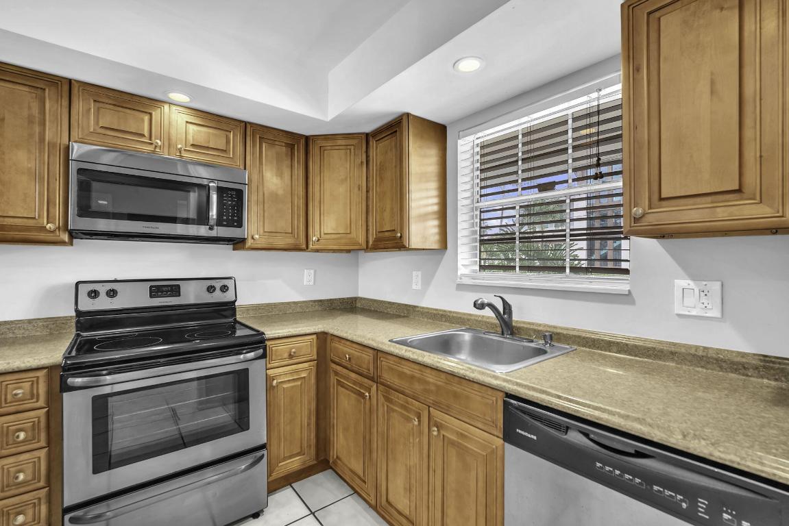 LIGHTHOUSE TERRACE CO-OP - Residential