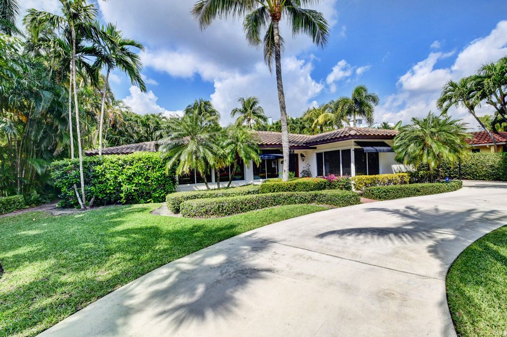 Photo of 330 SE 7th Avenue SE, Delray Beach, FL 33483 (MLS # R11033032)