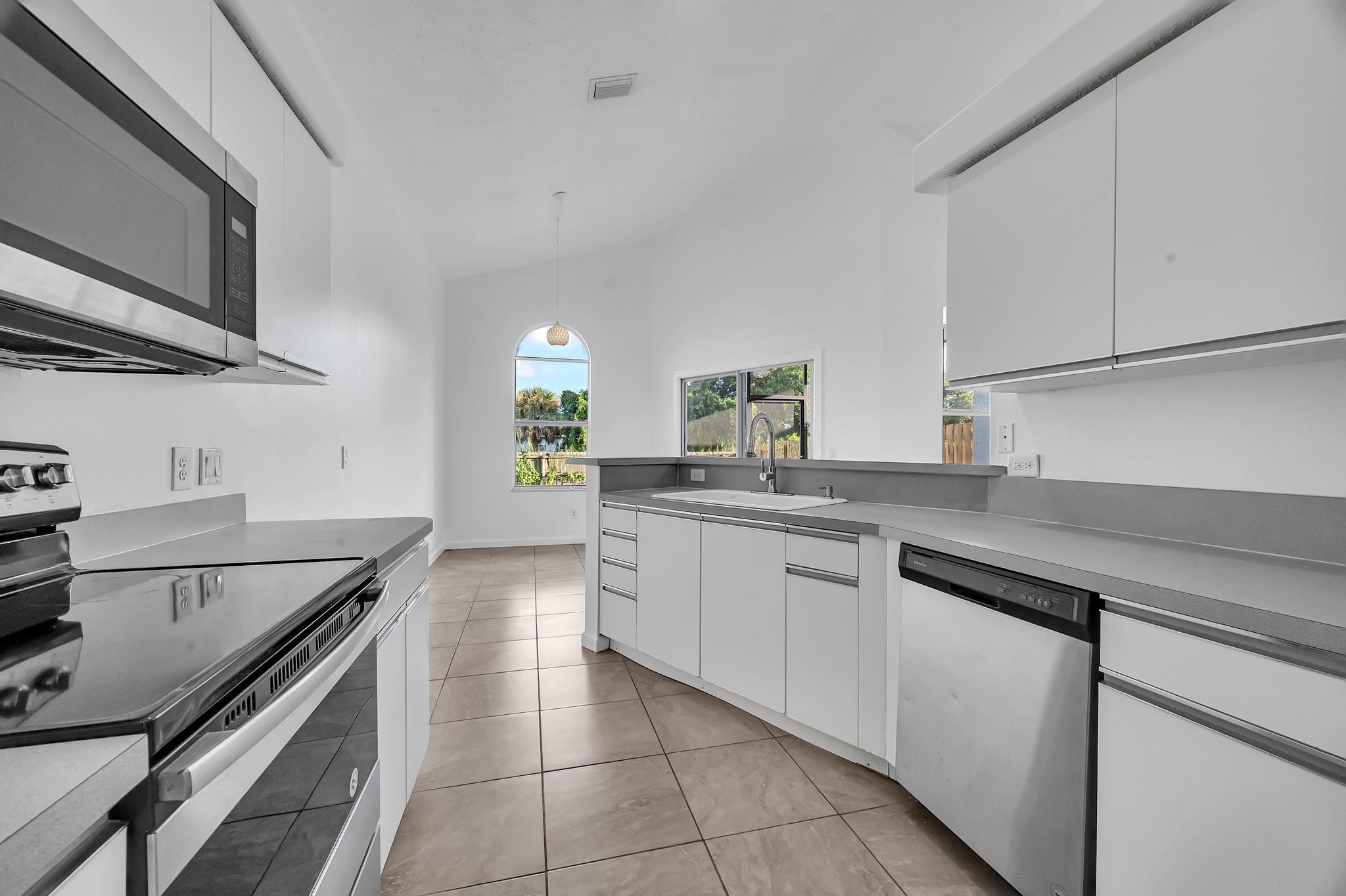 PORT ST LUCIE SECTION 9 - Residential Lease