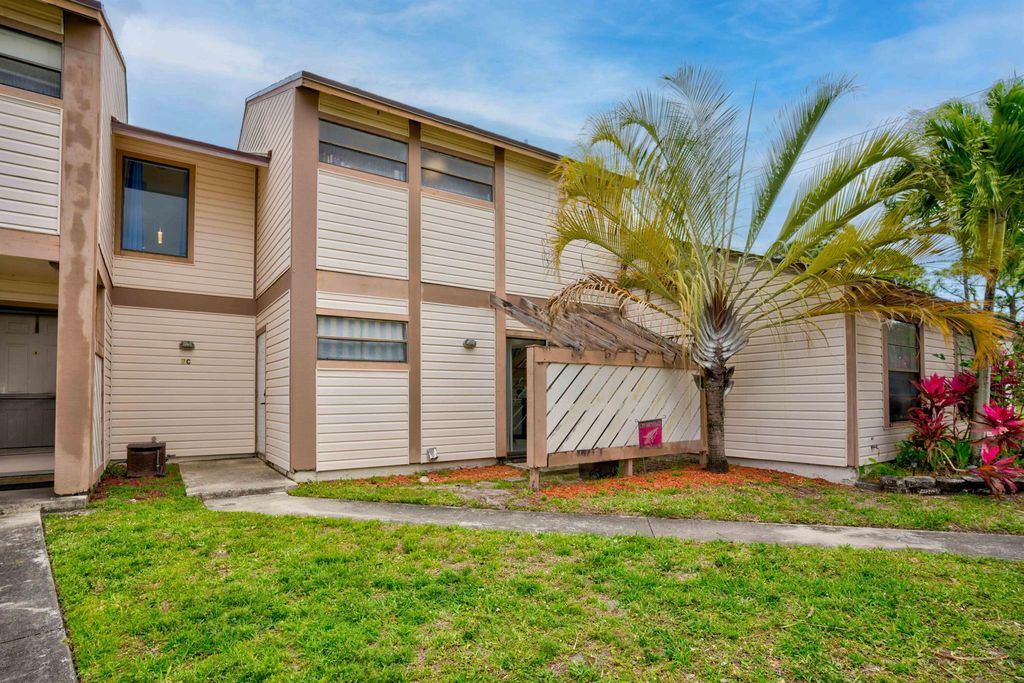 Photo of 116 Sherwood Circle #7c, Jupiter, FL 33458 (MLS # R10972895)