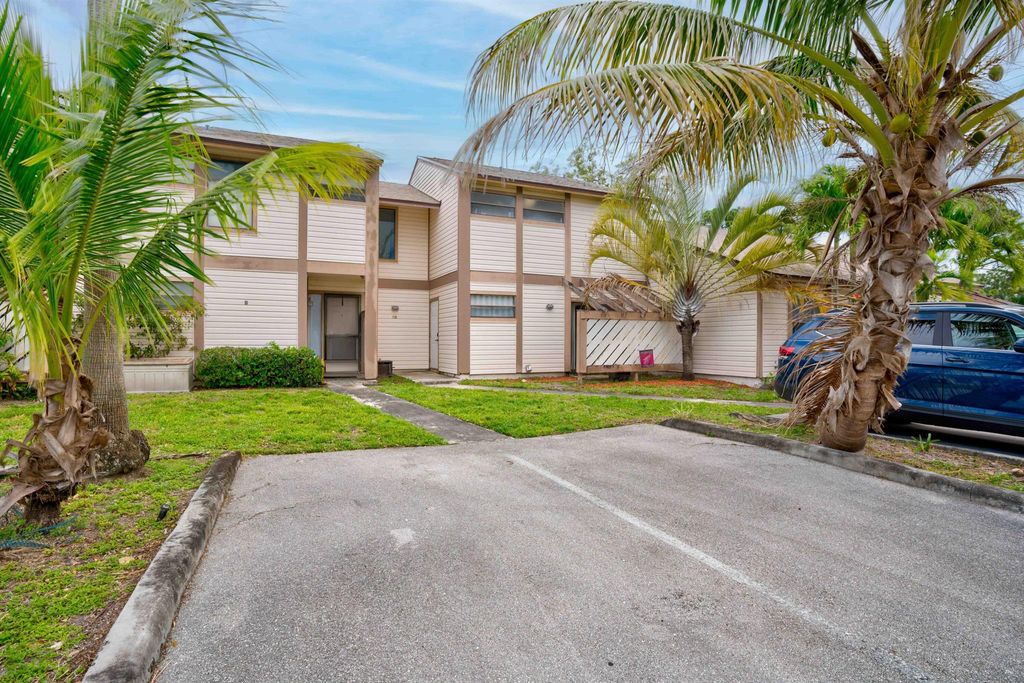 Photo of 116 Sherwood Circle #7c, Jupiter, FL 33458 (MLS # R10972895)