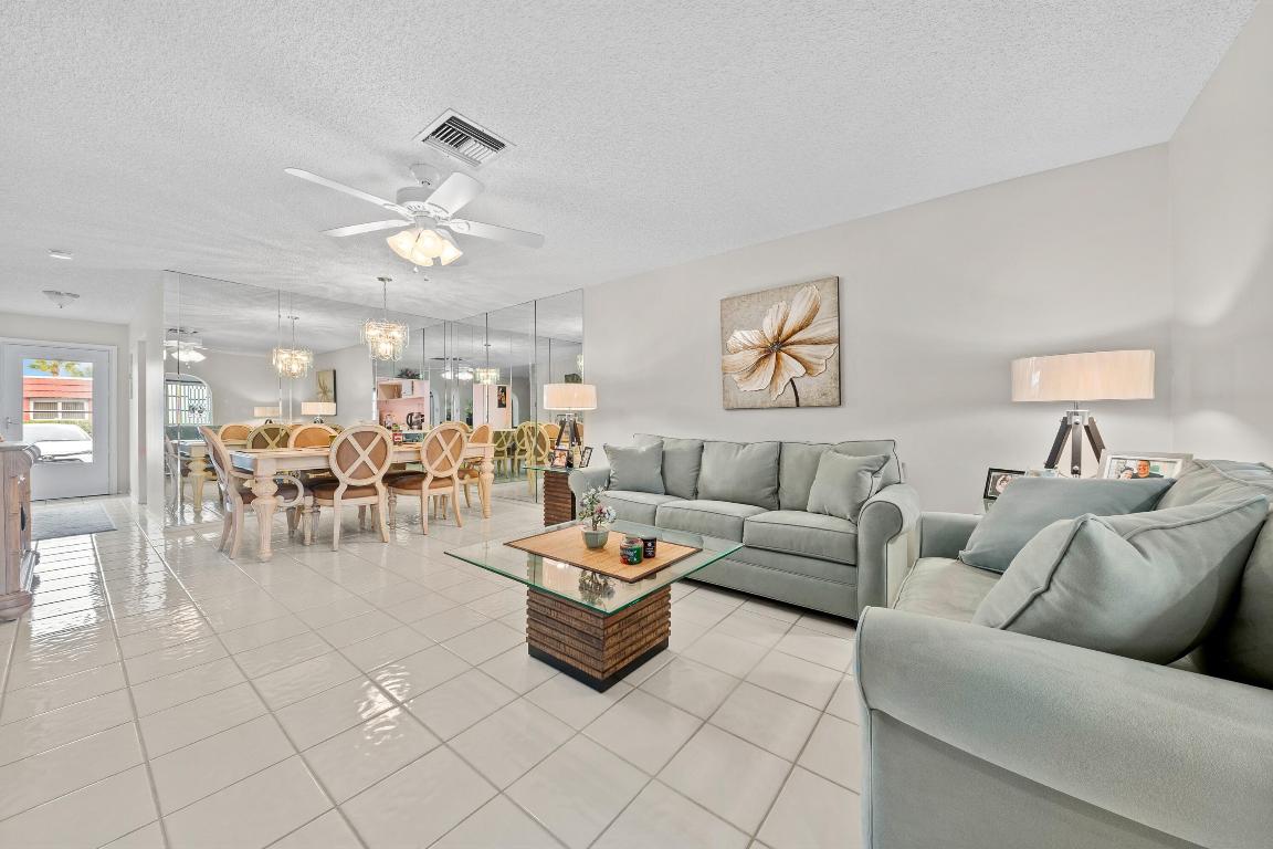 CRESTHAVEN TOWNHOMES SEC 4 CONDO - Residential