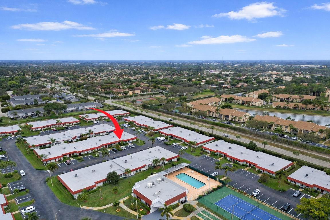 CRESTHAVEN TOWNHOMES SEC 4 CONDO - Residential