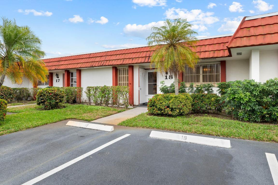 CRESTHAVEN TOWNHOMES SEC 4 CONDO - Residential