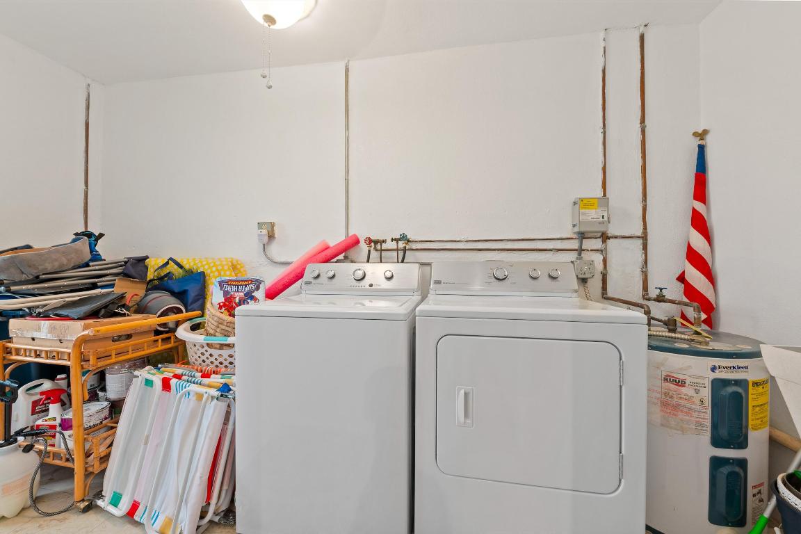 CRESTHAVEN TOWNHOMES SEC 4 CONDO - Residential