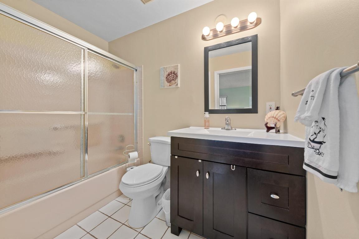 CRESTHAVEN TOWNHOMES SEC 4 CONDO - Residential