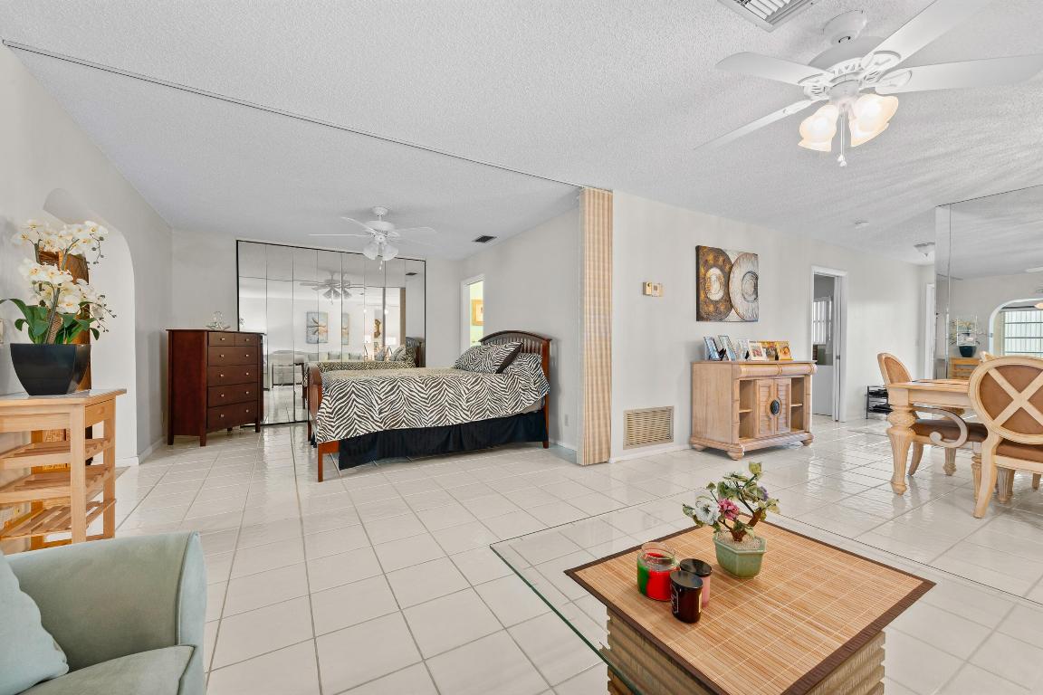 CRESTHAVEN TOWNHOMES SEC 4 CONDO - Residential