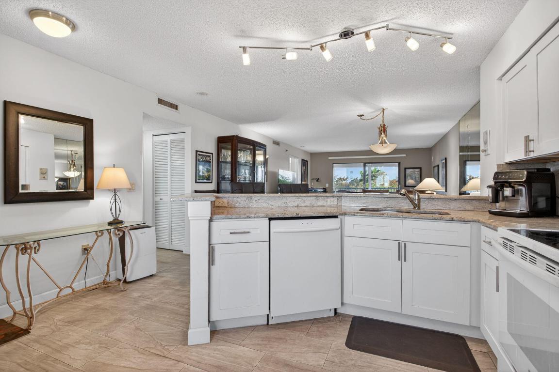 CYPRESS BEND CONDOMINIUM VII - Residential