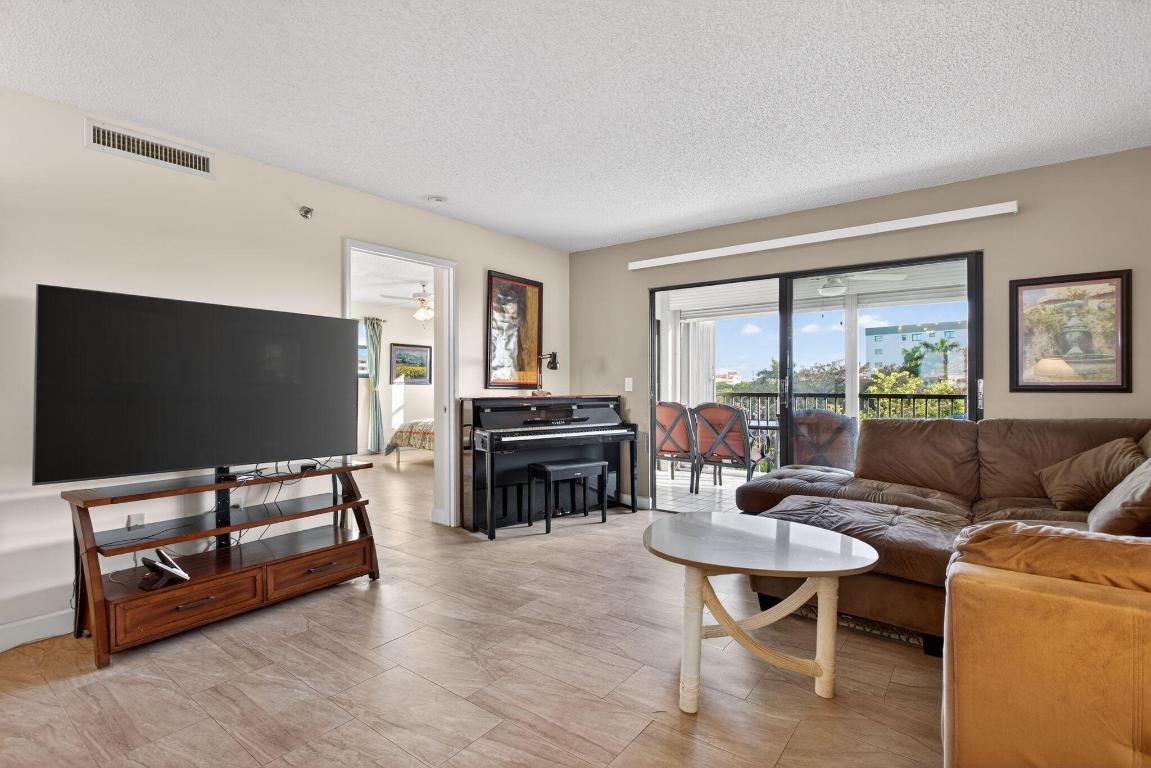 CYPRESS BEND CONDOMINIUM VII - Residential