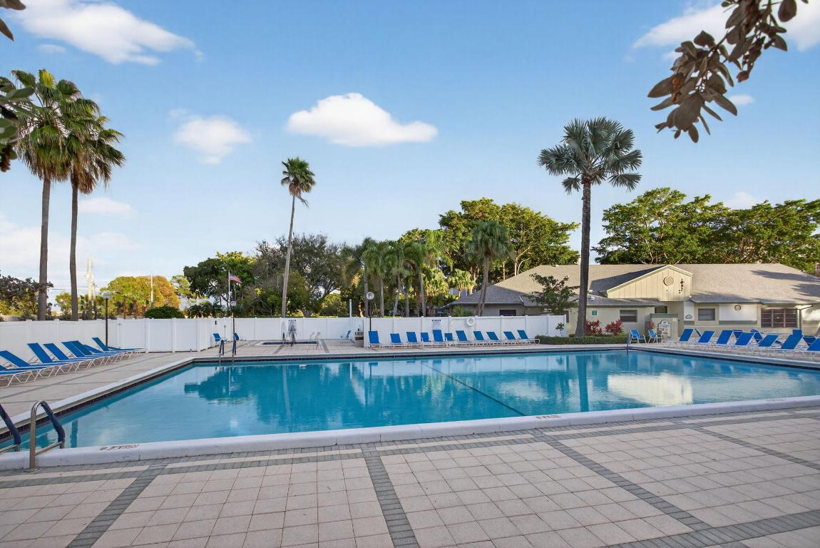 CYPRESS BEND CONDOMINIUM VII - Residential