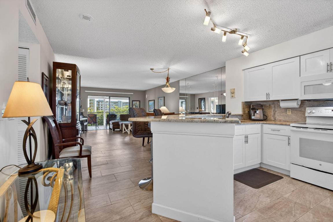 CYPRESS BEND CONDOMINIUM VII - Residential